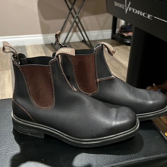 Blundstone Other - BLUNDSTONE Chelsea Boot MENS WALNUT SIZE 9 US 0430 - worn once almost NEW
